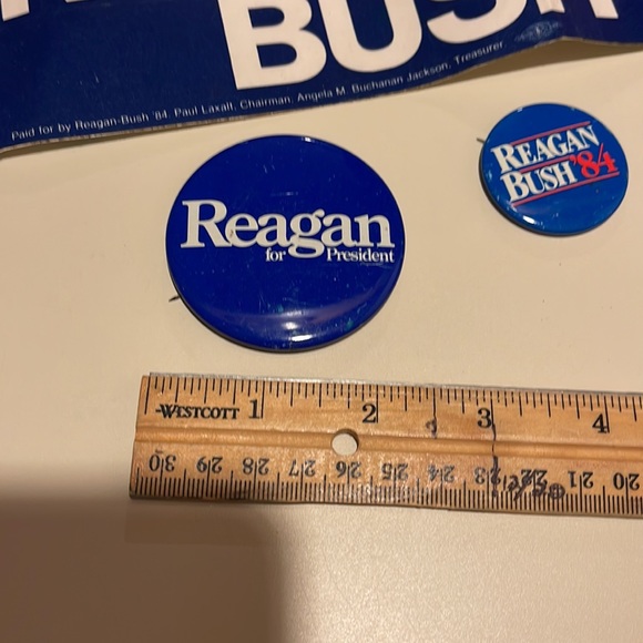 Original presidential Ronald Reagan campaign buttons and bumper stickers - Picture 4 of 8
